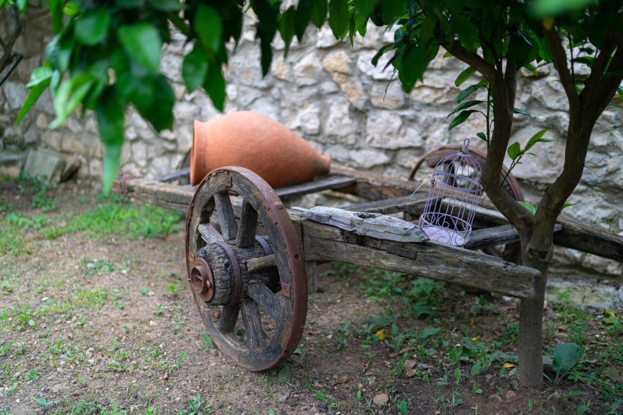 Hotel Bani Kutaisi Bagian luar foto